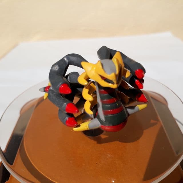 โปเกมอนกิราติน่าฟร์อม Giratina In Origin Forme ขนาดกลาง 2นิ้ว - รูปที่ 1
