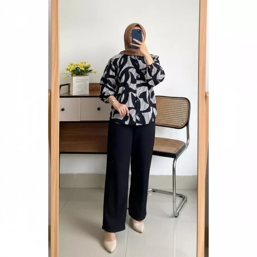 KEMEJA ULRICA ASHA MODERN WOMENS RAYON MIX CRINCLE SET // RAYON SET TOP SHIRT CULOT PANTS CRINKLE AIRFLOW MATERIAL // ชุดผู้หญิง FOR MOTUI // ชุดสุภาพสตรี // ชุดปกติ // ชุดพ่อ // ชุด/ COMBINATION SET ธรรมดา - รูปที่ 1