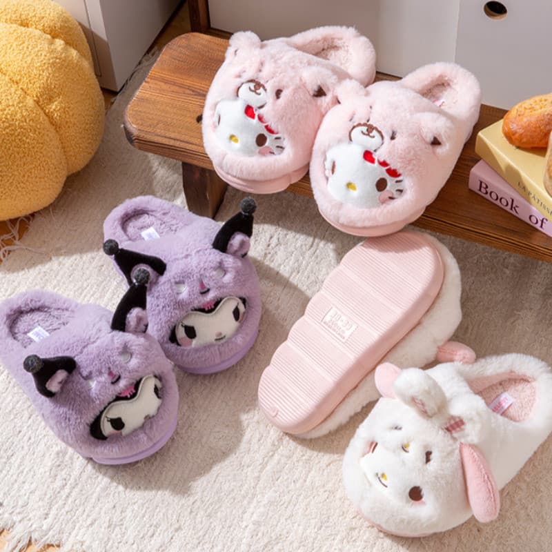 SANRIO สไตล์ฤดูหนาว ซานริโอ ตุ๊กตารองเท้าแตะผ้าฝ้ายสาวนักเรียนน่ารักอบอุ่น,หนาและตุ๊กตาบ้านห้องนอนตุ๊กตารองเท้าแตะกันลื่นด้านล่างหนาหอพักขนส - รูปที่ 1