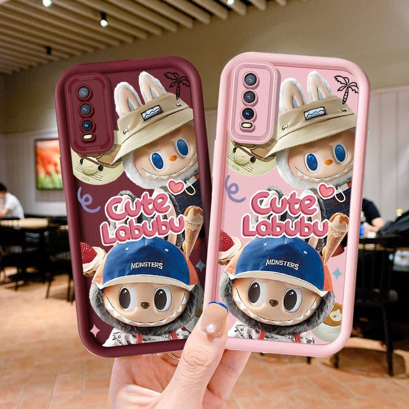 Labubu ในมอนสเตอร์หมวกสําหรับ VIVO V1901A V2026 V2033 V2027 V2032 V2042 V2029 V2028 V2038 V2102A V2043 V2048 V23E 4G 1807 S1 Pro คนรักน่ารัก - รูปที่ 1