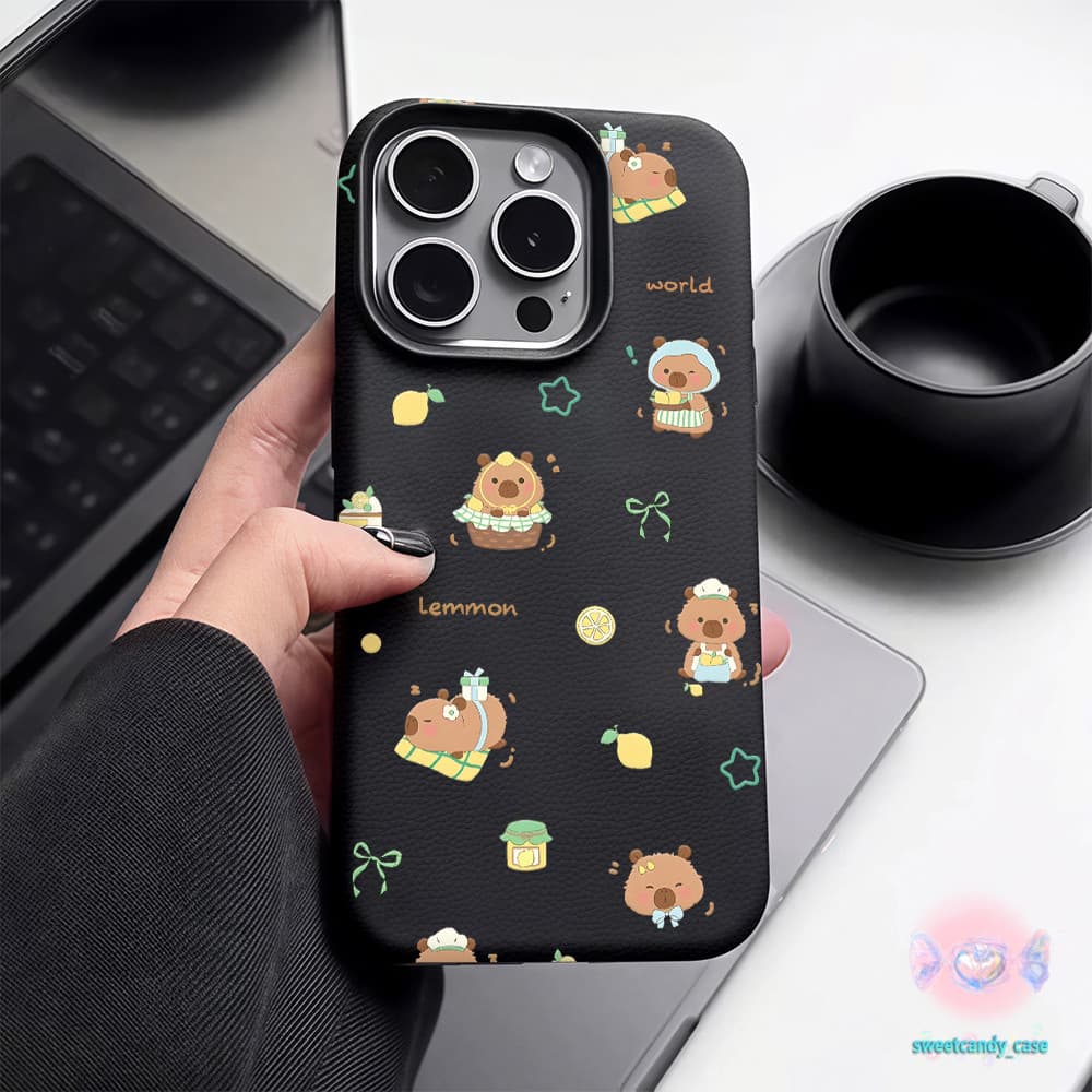 ?จัดส่งในพื้นที่?เคสเหมือนเปลือกลิ้นจี่ ภาพการ์ตูนหมีน้อยน่ารัก สําหรับIPhone16 15 13 12 11 7 8plus Pro Promax X XR XS - รูปที่ 1
