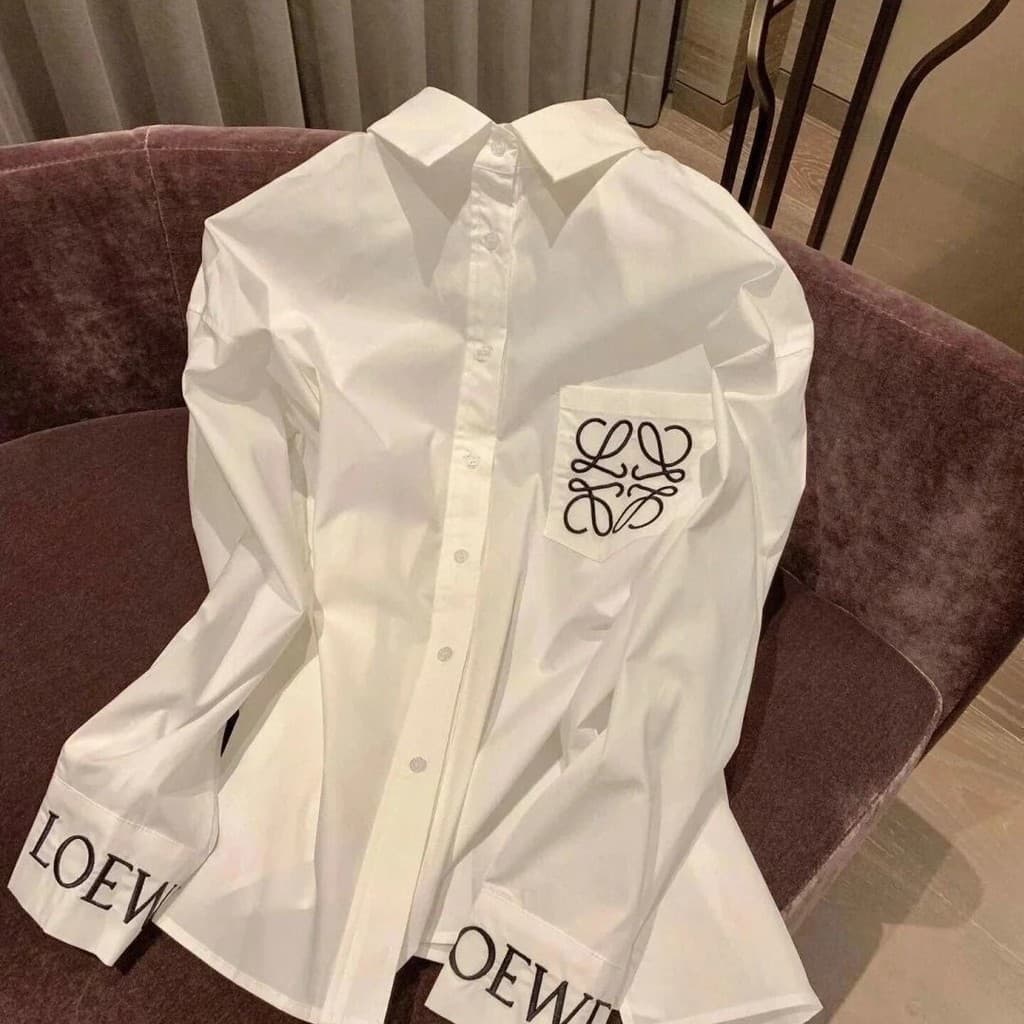 เสื้อเชิ้ตแขนยาวทรงหลวมปักลายแมทช์ลุคง่าย - รูปที่ 1