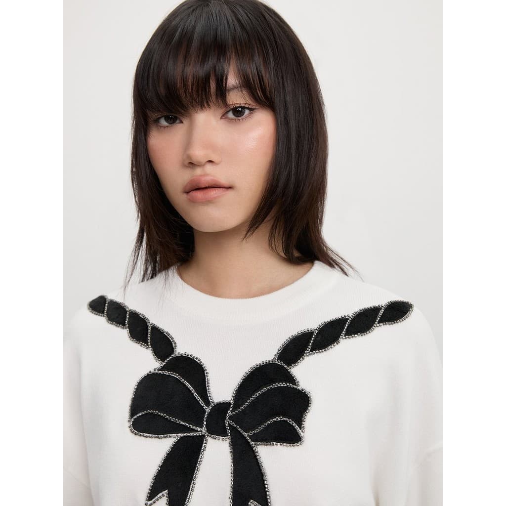 [Pomelo] เสื้อทรงครอปโอเวอร์ไซส์แต่งโบว์ / Bow Embellished Oversized Crop Sweater - รูปที่ 1
