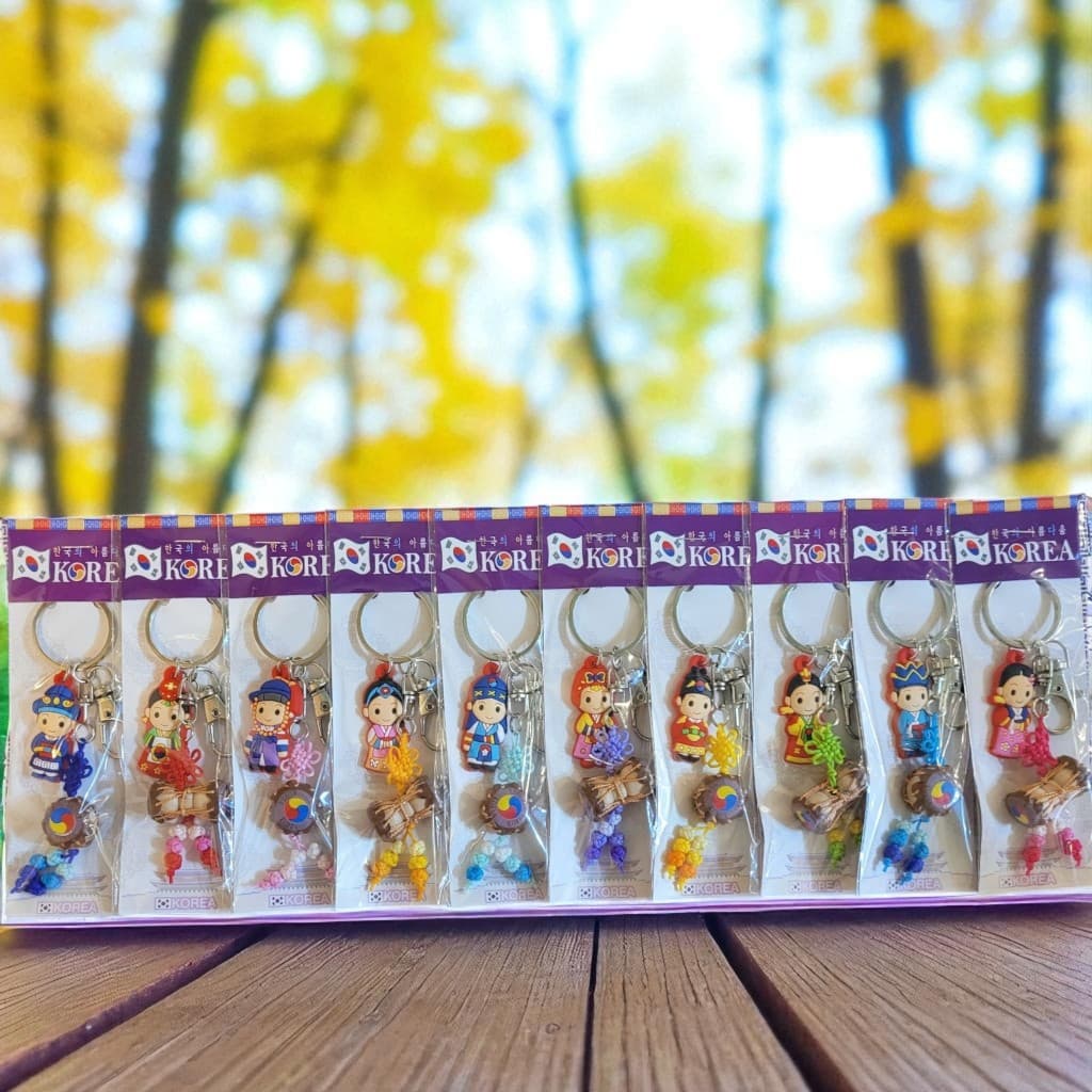 ชุดพวงกุญแจพื้นเมืองเกาหลี 10 ชิ้น (สุ่มสี & สไตล์) | ชุดฮันบกและกลอง K-Culture ของที่ระลึก ของขวัญจํานวนมาก | มิตรภาพและงานปาร์ตี้โปรดปราน - รูปที่ 1