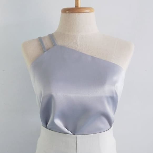 เสื้อปาดไหล่สายคู่ รุ่นใหม่ผ้าซาร่า - รูปที่ 1