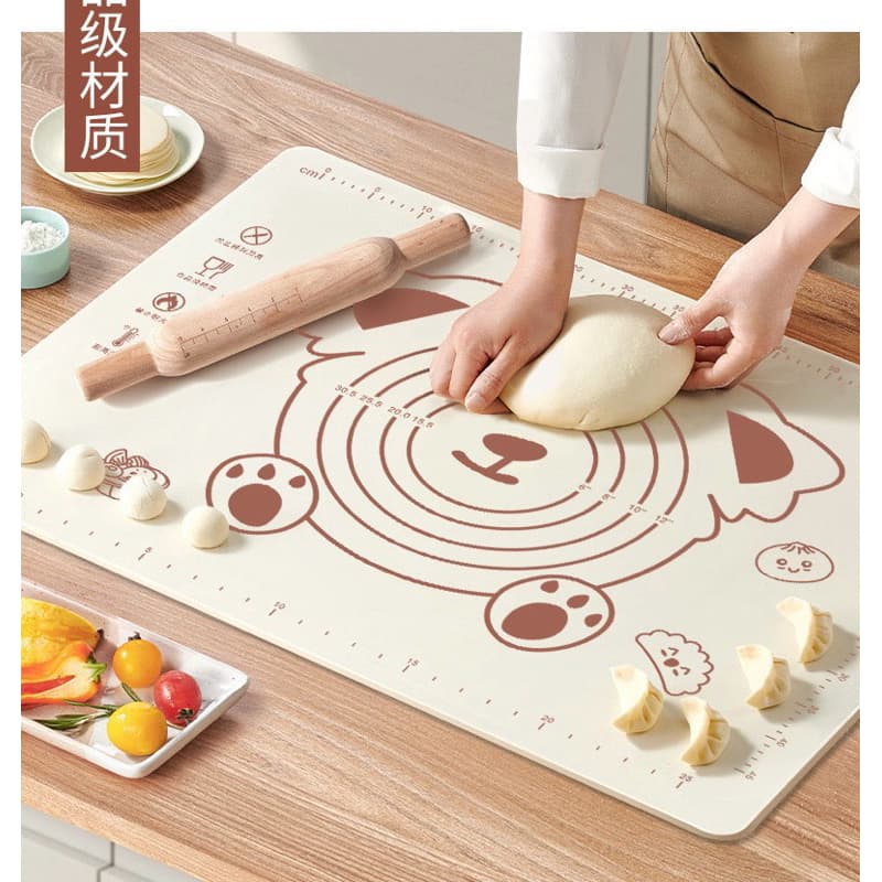 [พร้อมส่ง] แผ่นรองนวดแป้งลายน้องหมี size ใหญ่พิเศษ 50*70 cm - รูปที่ 1