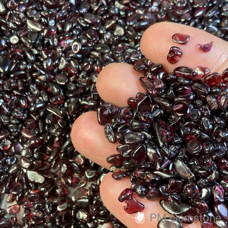 GN01 การ์เนต ( Garnet ) โกเมน หินขัดเงา ขนาด 2-4mm คริสตัล หินธรรมชาติ ควอตซ์ Quartz หินเกล็ด หินสี หินนำโชค หินใส่ขวด - รูปที่ 1
